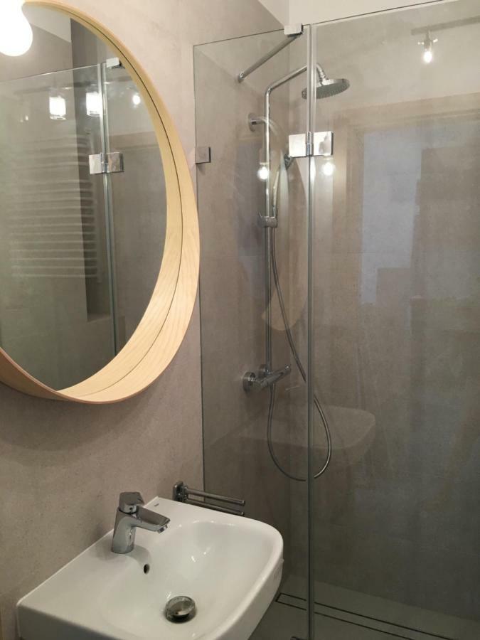 Shoq Studio Nice Apartment With Private Parking Krakow Luaran gambar