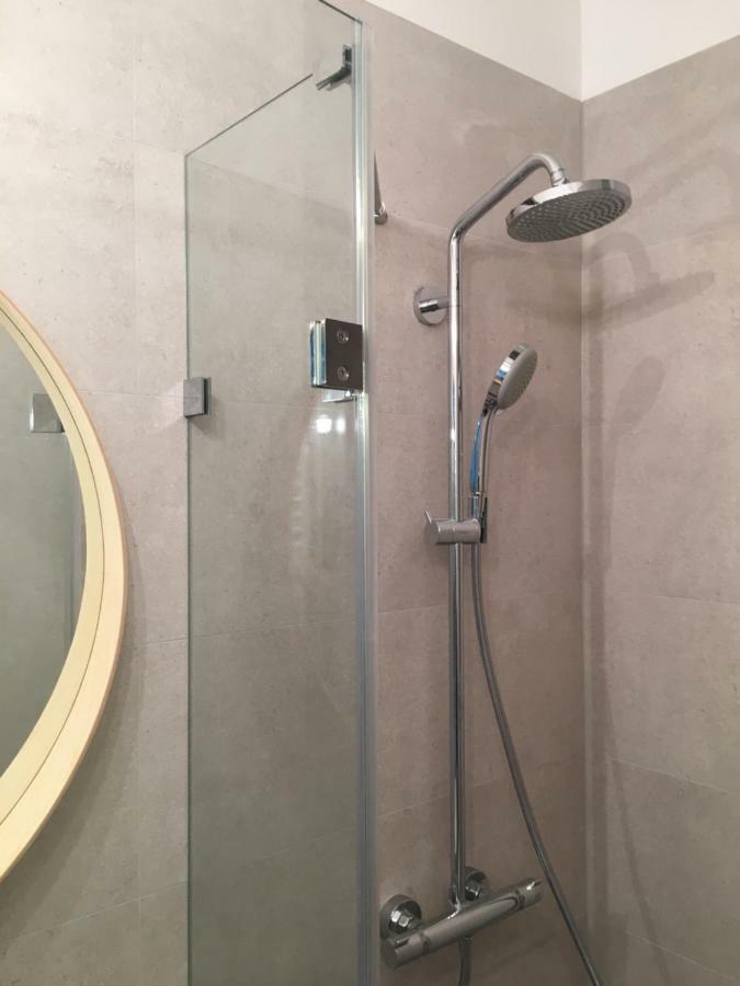 Shoq Studio Nice Apartment With Private Parking Krakow Luaran gambar