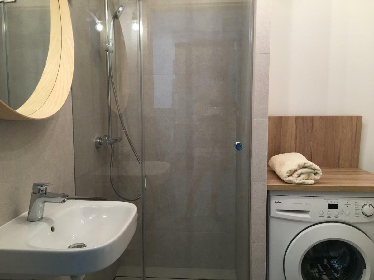 Shoq Studio Nice Apartment With Private Parking Krakow Luaran gambar